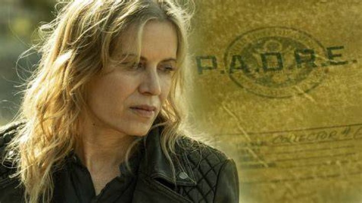 Kim Dickens as Madison and Alycia Debnam Carey in Fear The Walking Dead