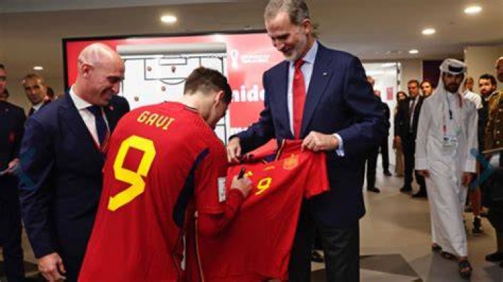 King of Spain gets Gavi's shirt signed for daughter as reports suggest