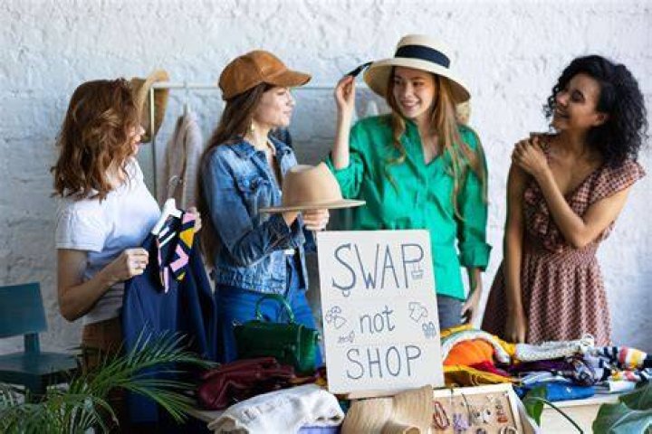 LABEL STORE SUSTAINABLE AND PRELOVED INFLUENCER CLOTHING