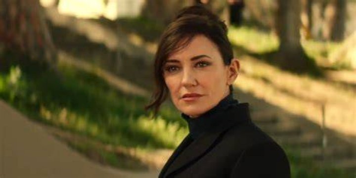 Laris turning back while on a park in Star Trek Picard