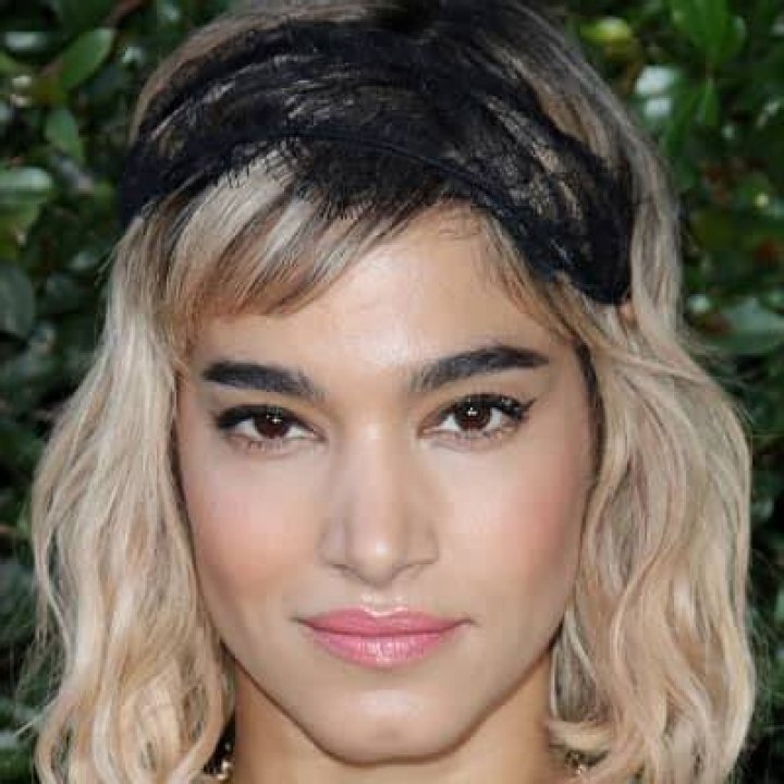 Laura Savoie Bio, Age, Height, In Relation, Facts, Net Worth, Wiki