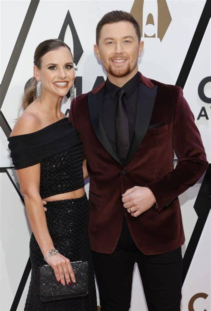 Lauren Bushnell and Chris Lane Couple Up at 2018 CMAs