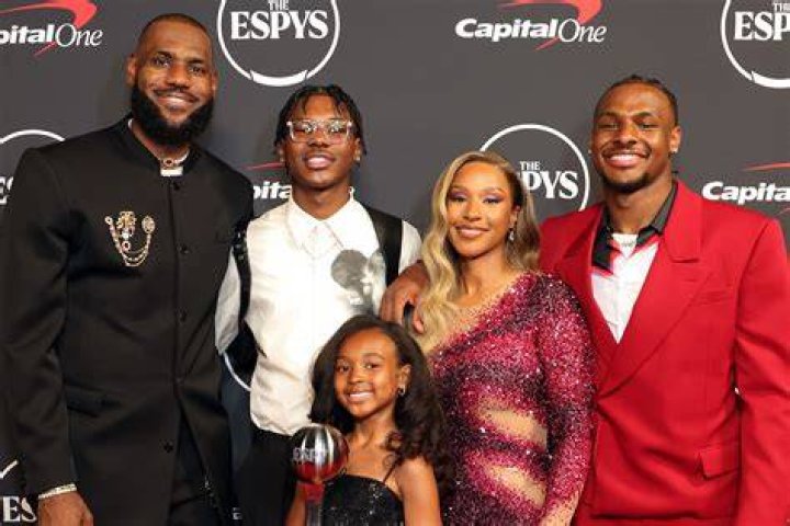 LeBron James&rsquo; Post To Savannah Seemingly Responds To Cheating Rumors