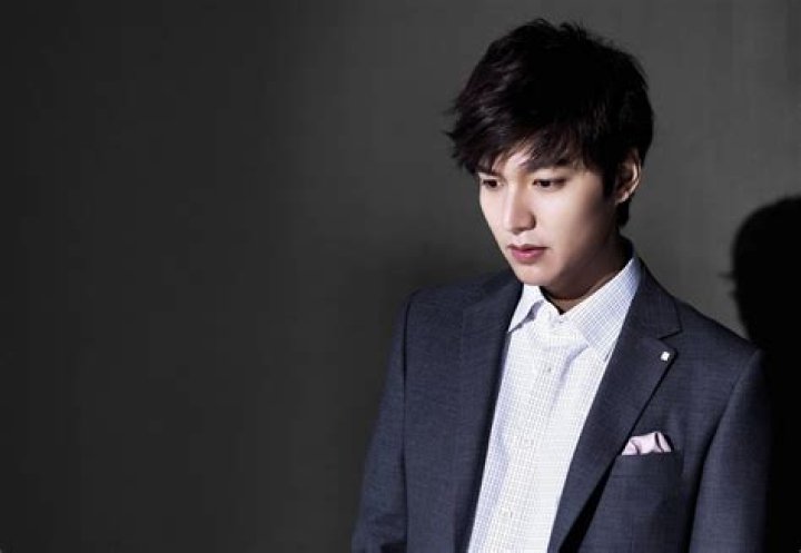 Lee Min Ho Wallpaper in 2020 Lee min ho photos, Lee min ho shirtless
