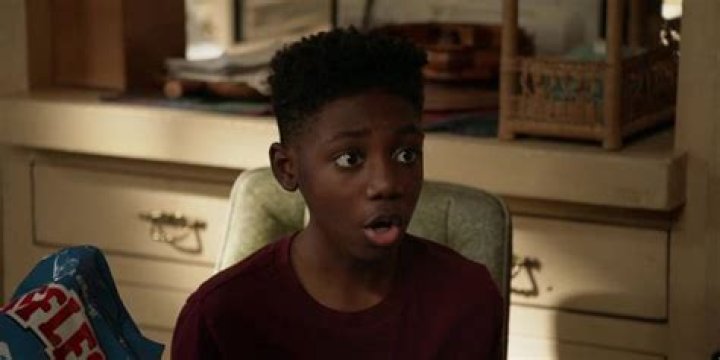 Liam eats Ruffles in Shameless