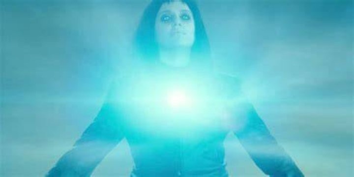 Lila Pitts using Vanya's powers