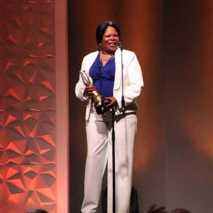 Linda Sebezo age, children, partner, awards, imprisoned, denied relief fund, profile