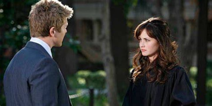 Logan and Rory talking on Gilmore Girls