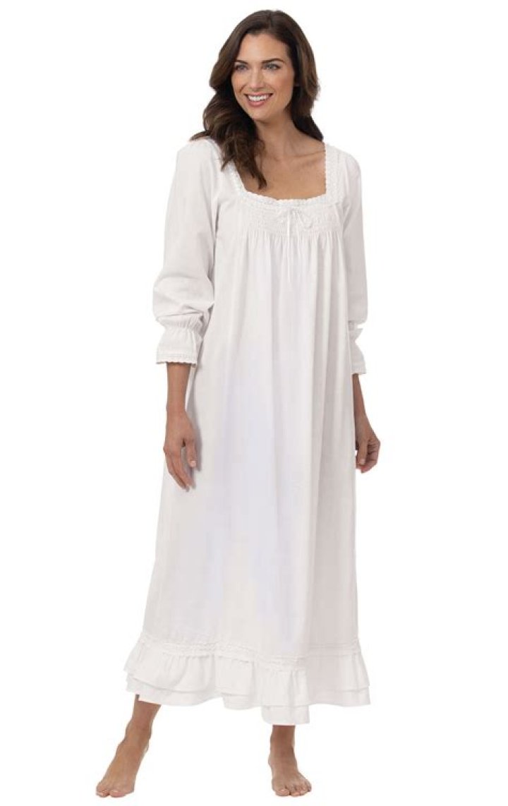 Long-sleeved wrap gown with long puffed sleeves and notched lapels