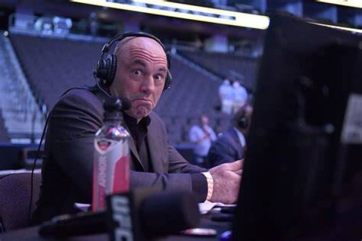 ‘Loosen Up Fu*kers’- Joe Rogan Shows How To Do a Perfect Split
