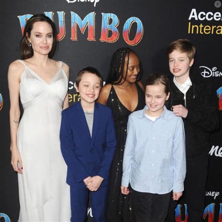 (L-R) Shiloh Jolie-Pitt, Zahara Jolie-Pitt, Angelina Jolie, Vivienne Jolie-Pitt, Maddox Jolie-Pitt and Knox Jolie-Pitt. Not pictured, Pax Jolie-Pitt. Photo / Getty Images