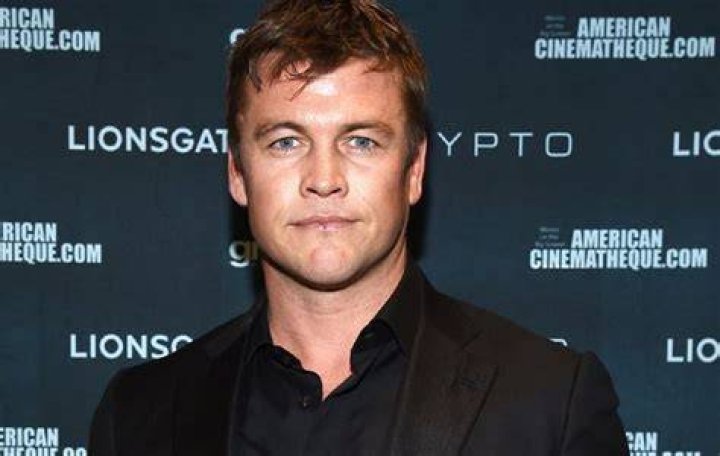 Luke Hemsworth Age, Net worth: Kids, Wife, Bio-Wiki, Weight