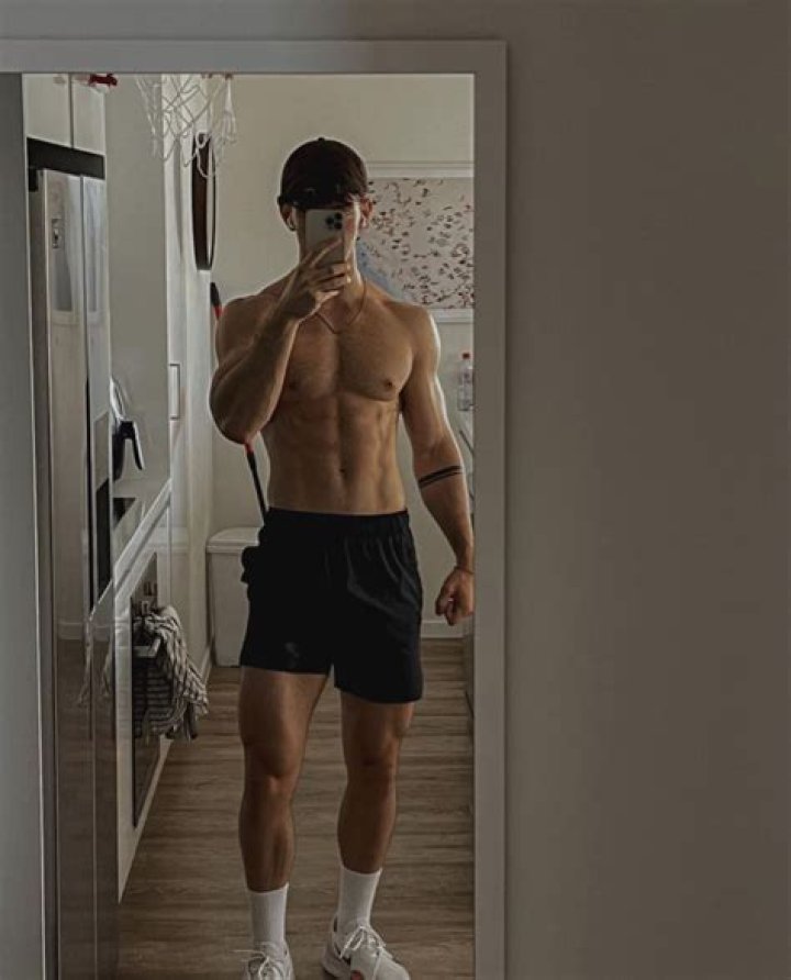 Mahogany Shocks With Muscular Body In Ripped Gym Selfie