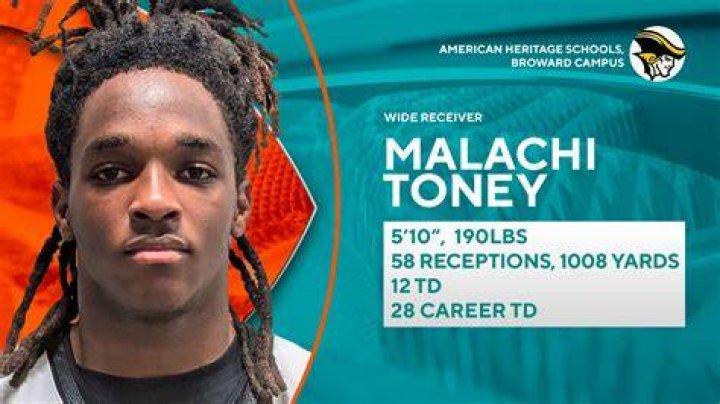 malakai black with his arms out