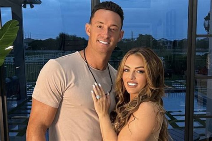 Mandy Rose Fires Back at WWE Regarding Her “Racy” Photo, That a WWE Hall of
Famer Also Created 27 Years Ago