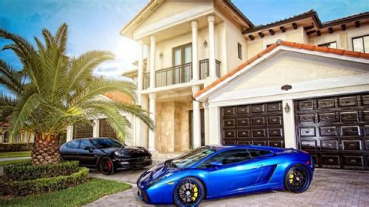 Mansion Car Wallpaper