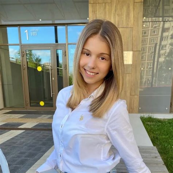 Mari Kruchkova (YouTube Star) Age, Birthday, Bio, Facts, Family, Net