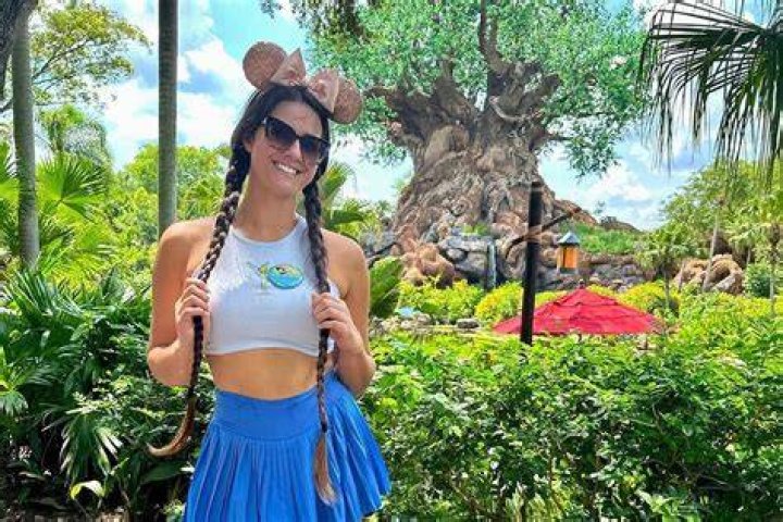 Marie Temara, the giant 7foot model seducing fans with her beauty on