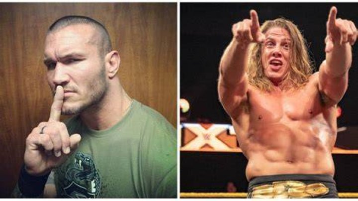 Matt Riddle pointing