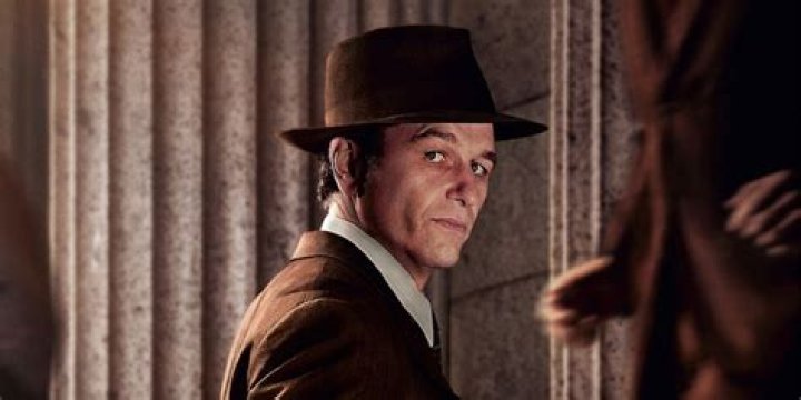Matthew Rhys as Perry Mason looking dismayed