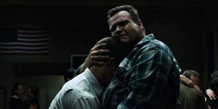 Meat Loaf hugging Edward Norton in Fight Club