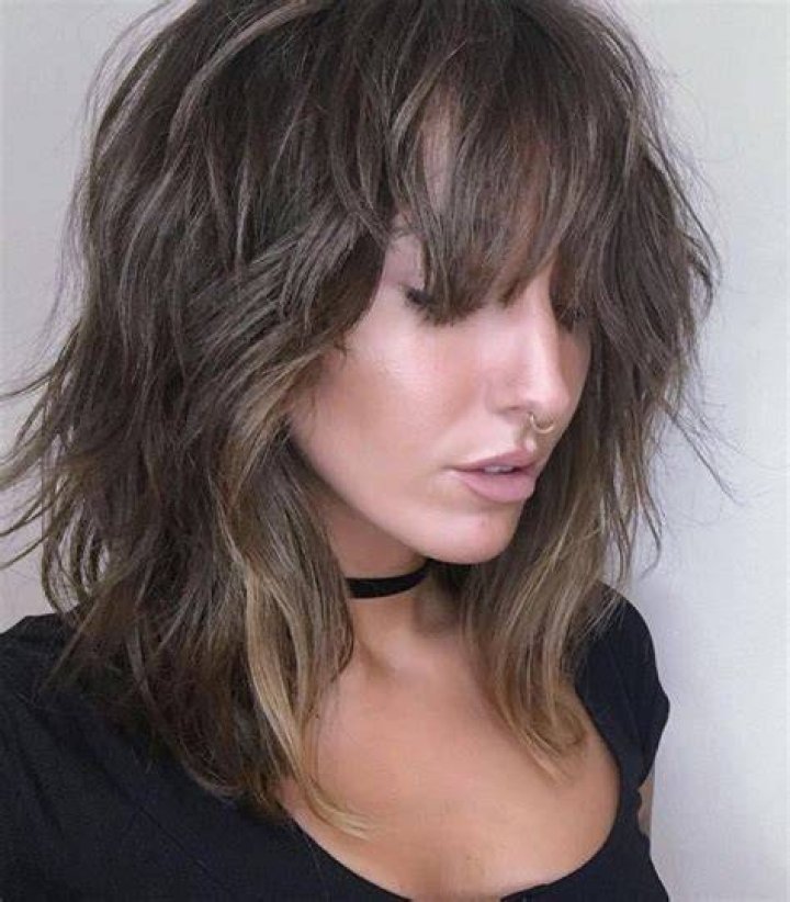 Medium Length Shag With Beachy Waves Modern shag haircut, Medium shag