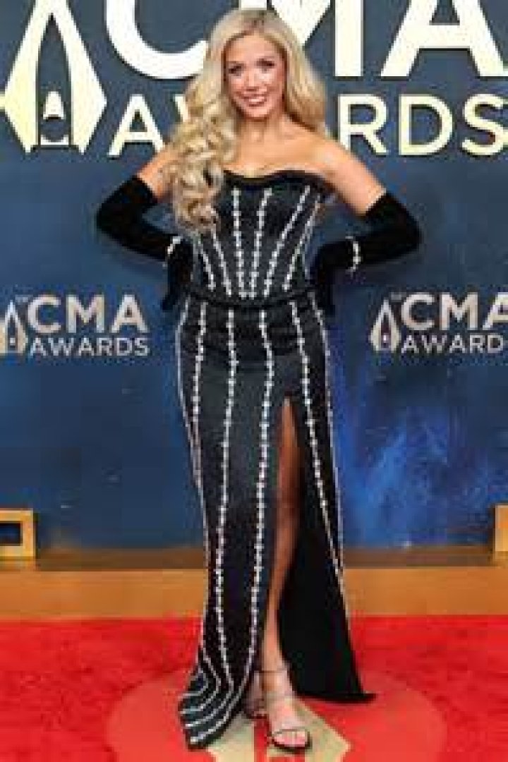 Megan Moroney Height How Many Feet Tall is American Singer?