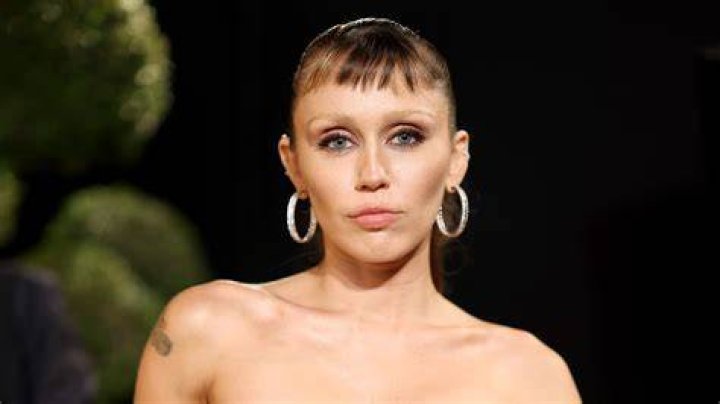 Miley Cyrus Just Got A Dramatic Quarantine Haircut From Her Mom