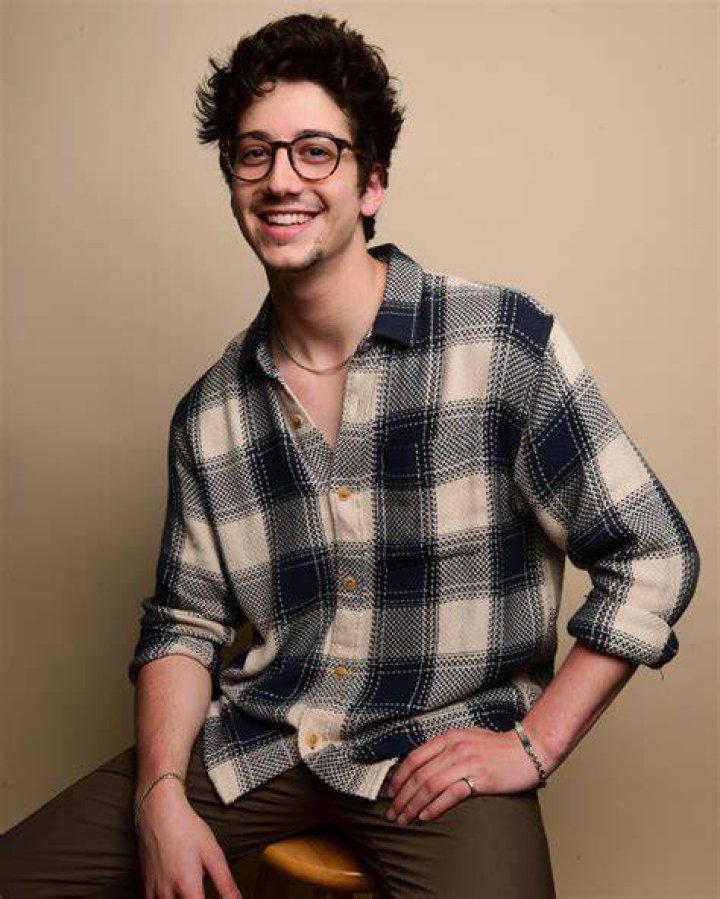 Milo Manheim IMDb