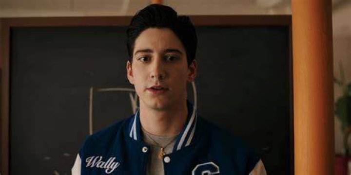 Milo Manheim in School Spirits