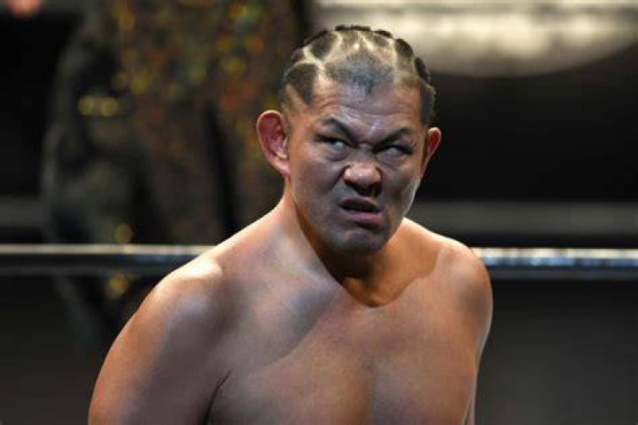 Minoru Suzuki's Wrestle Kingdom 7 entrance with Ayumi Nakamura