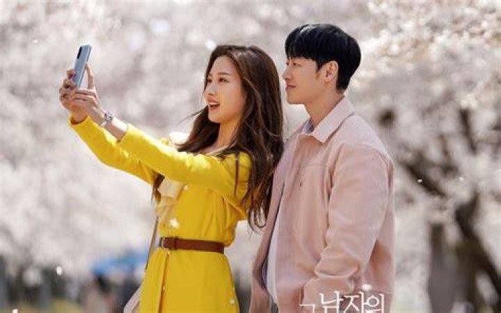 Moon Ga Young Tanggapi Viral Foto Nikah Bareng Kim Dong Wook di 'Find