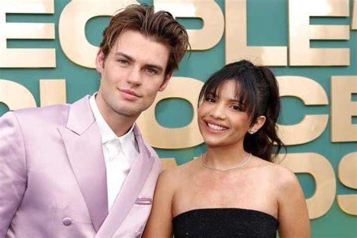MustKnow Update Are Noah Lalonde And Nikki Rodriguez A Couple?