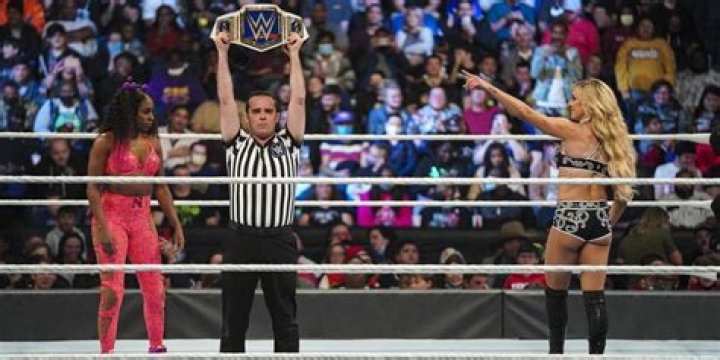 Naomi v Charlotte Flair SmackDown February 11, 2022 Cropped