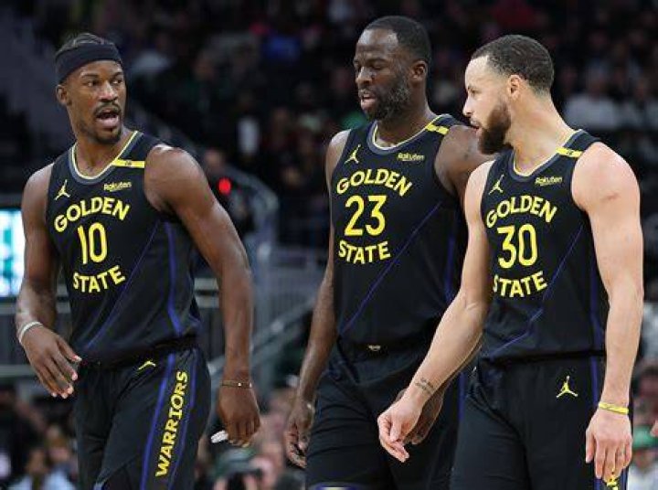 “Never Panic”: Klay Thompson Boosts Warriors’ Morale as Stephen Curry Struggles
after Draymond Green Update