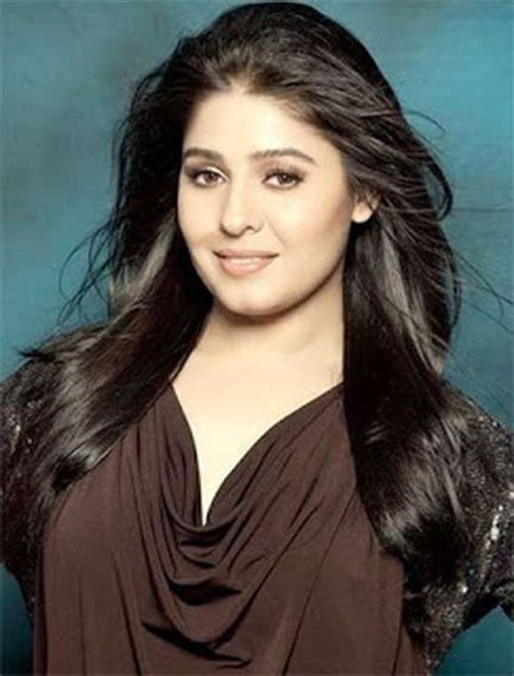 Nidhi Chauhan Images