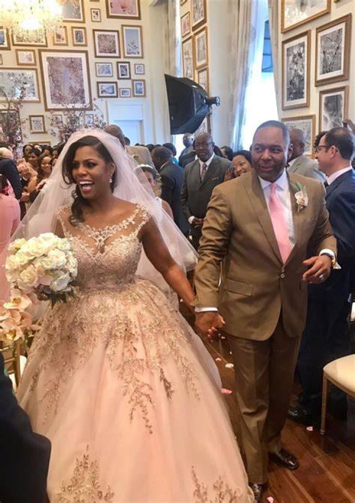 Omarosa Gets Married at Trump Hotel See Her Wedding Dress E! News