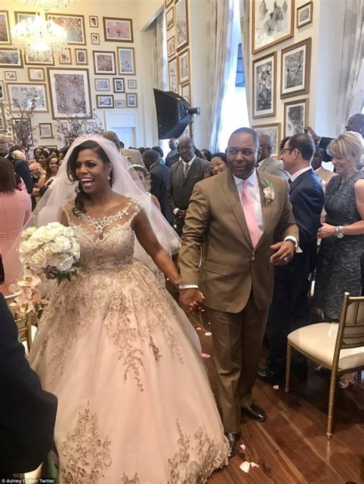Omarosa gets married in Donald Trump's Washington DC hotel Daily Mail