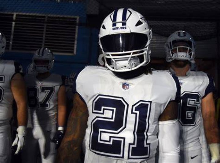Patrick Mahomes Outspoken Ex-Teammate Tyreek Hill Burns Ezekiel Elliott’s
Special Demand Publicly With Four Cheeky Words