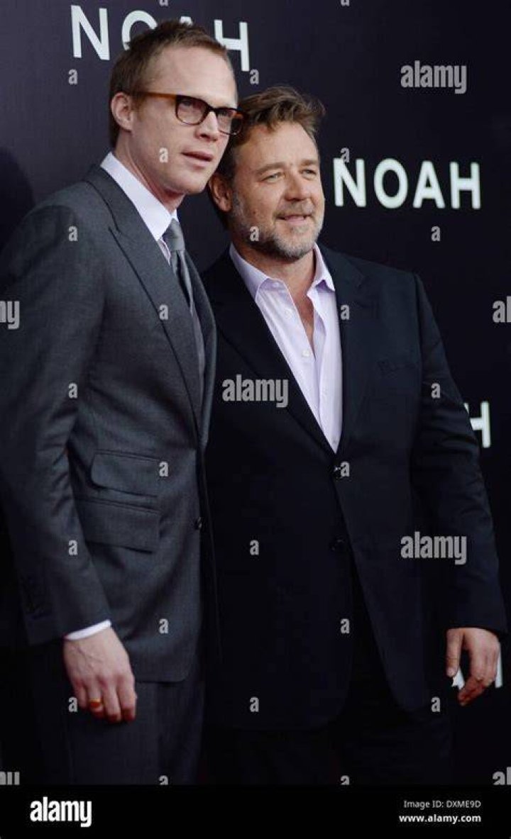 Paul Bettany and Russell Crowe in Master and Commander