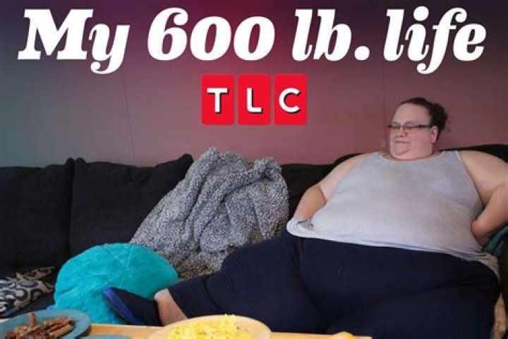 Penny Saeger My 600-lb Life wearing pink top in bed