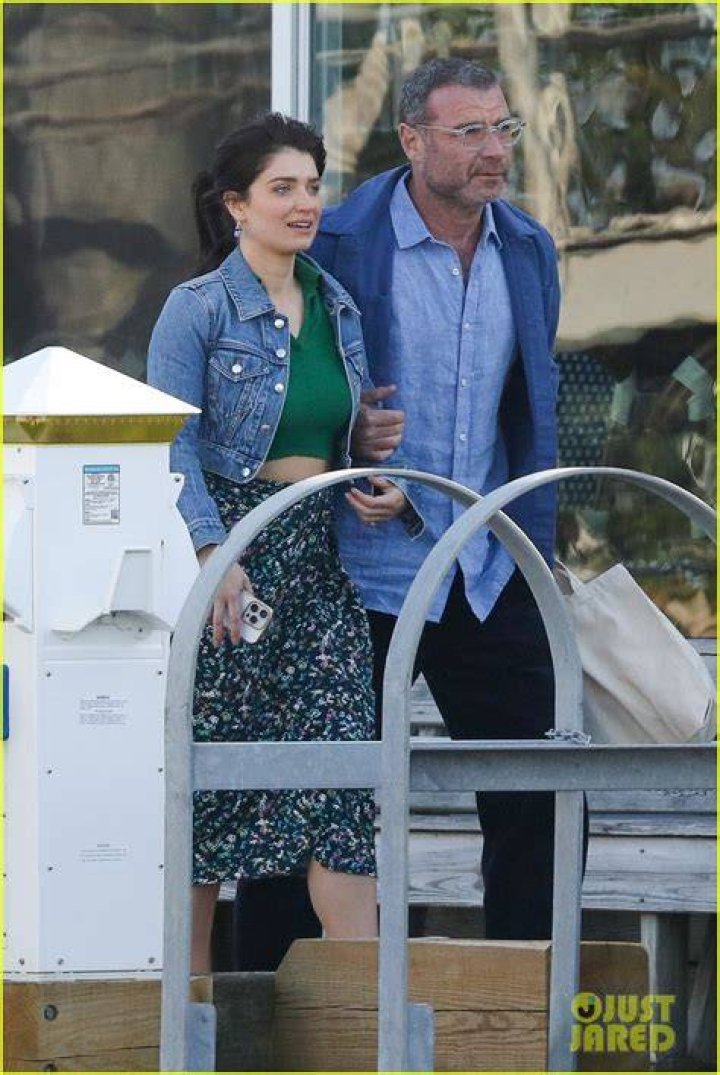 Photo liev schreiber eve hewson film the perfect couple in mass 05