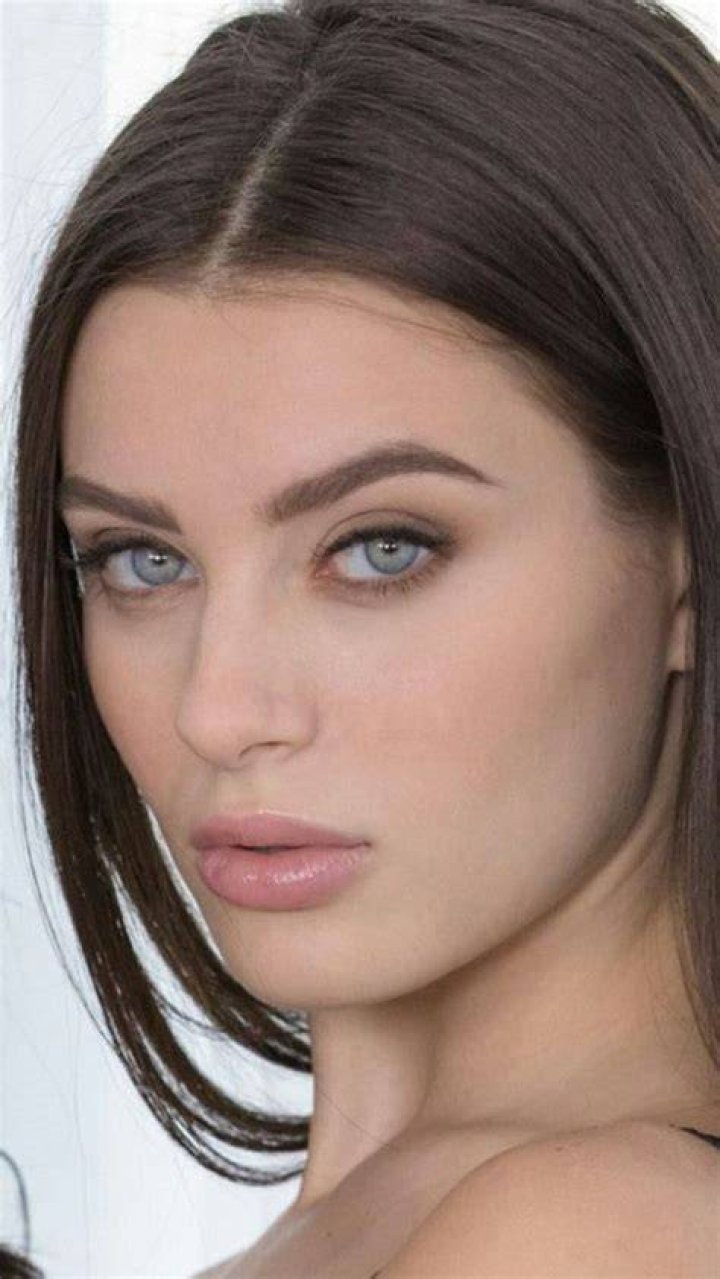 Pin en Lana Rhoades (18+)