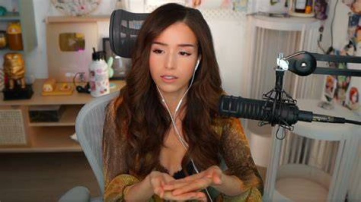 Pokimane explains why she won&rsquo;t talk about her relationships on stream