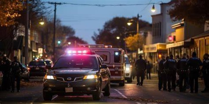 Police arrive on the scene after a store was looted in Culiacan, Sinaloa state on Thursday. Mexican security forces captured Ovidio Guzm&aacute;n, an alleged drug trafficker wanted by the United States and one of the sons of former Sinaloa cartel boss Joaqu&iacute;n "El Chapo" Guzm&aacute;n, in a pre-dawn operation on Thursday that set off gunfights and roadblocks across the western state's capital. Photo / AP