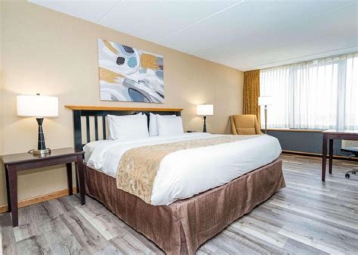 RADISSON HOTEL MILWAUKEE WEST