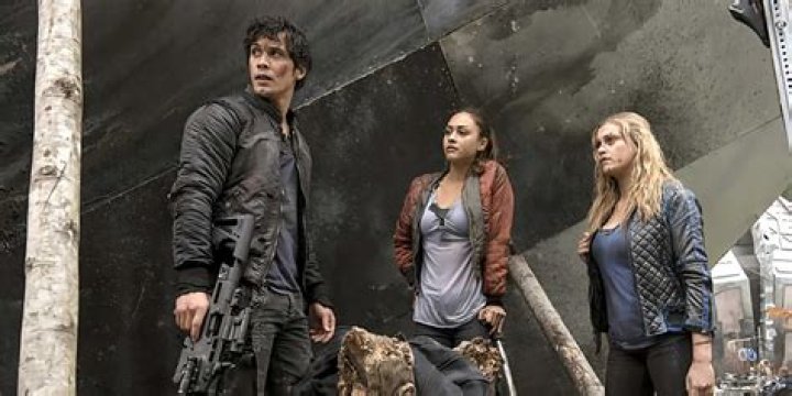 Raven And Clarke In The 100 S7E06