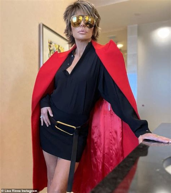 RHOBH Alum Lisa Rinna Bares All in NUDE New Year's Selfie