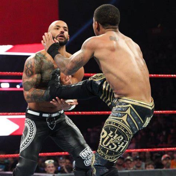 Ricochet vs Bobby Lashley