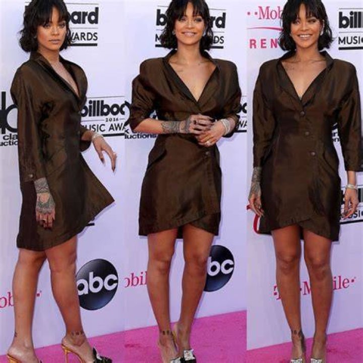 Rihanna height Rihanna height